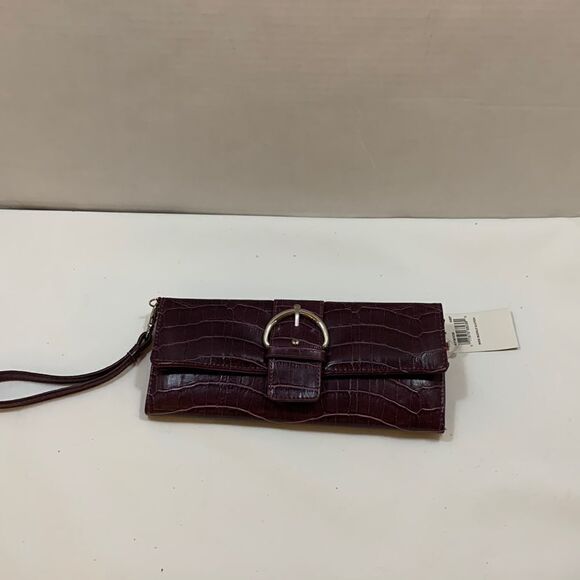 Mundi wristlet wallet. New with tags slim design with lots of storage spaces - Picture 3 of 7
